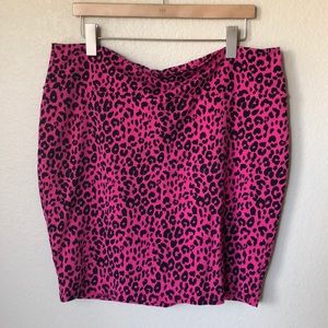 Hit pink cheetah print skirt